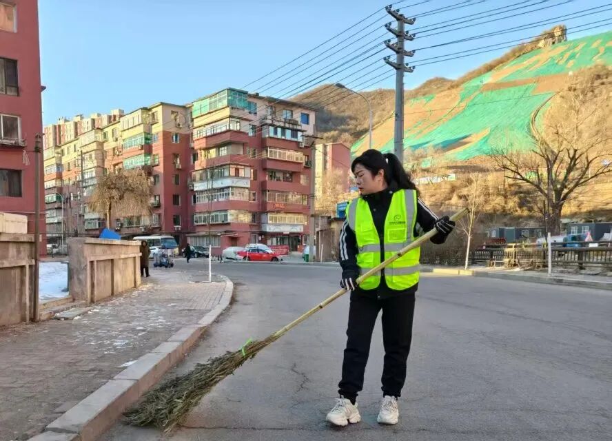 以坚守筑家 用汗水践诺——记环卫人张妍