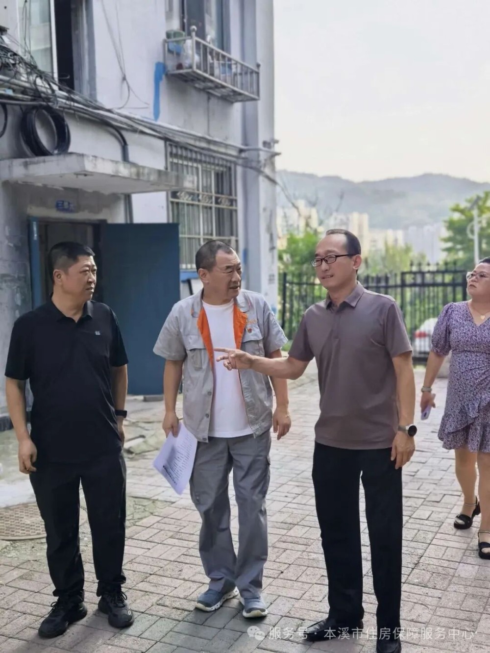 班子带头战高温 全员攻坚促收费——本溪市住房保障服务中心班子成员深入一线推动房屋维修费收缴工作纪实